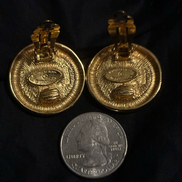 Chanel 24k Gold Plated Vintage (1980s) Clip Earrings - Picture 5 of 7